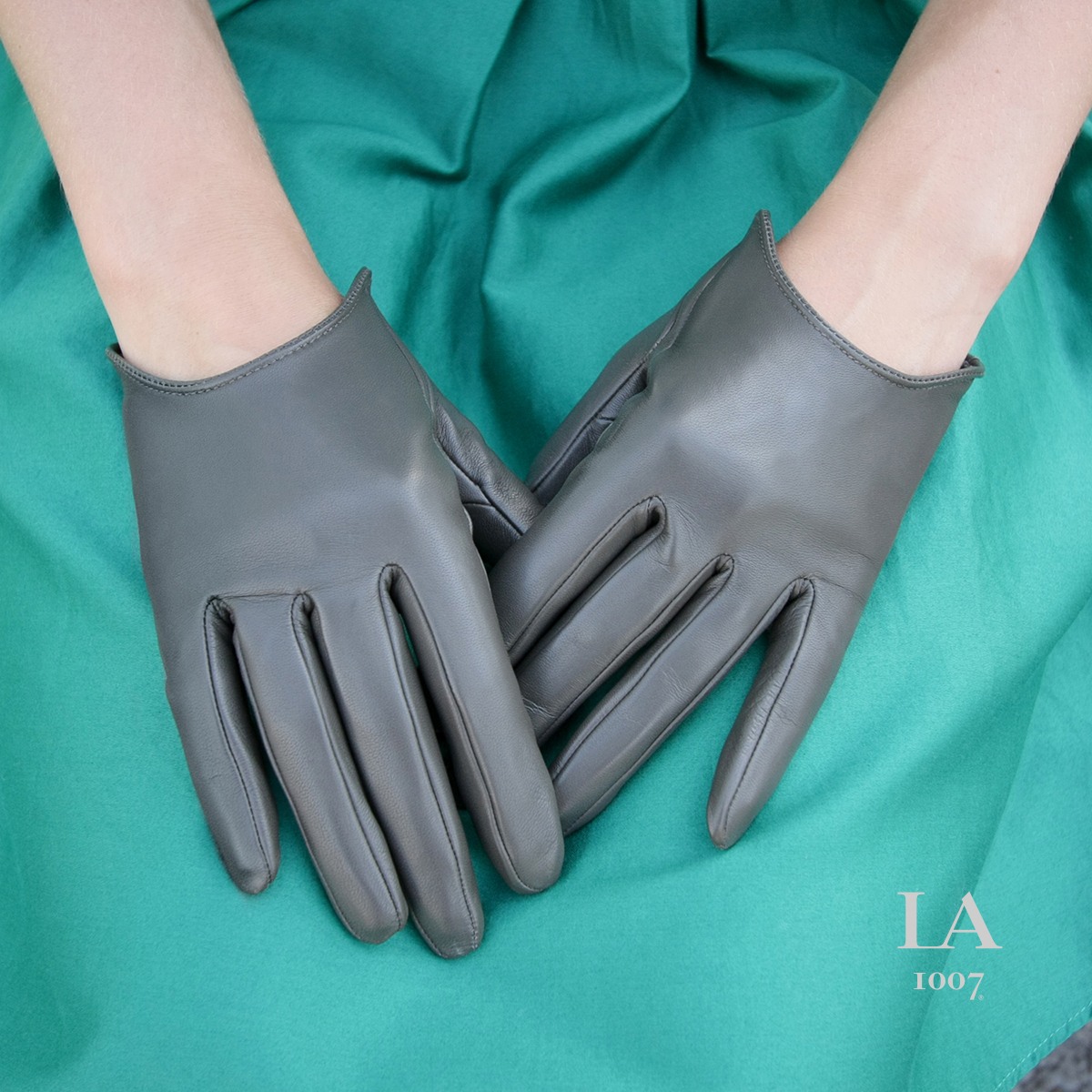 Женские кожаные перчатки с вырезом Кассия